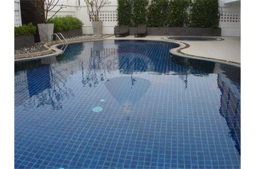 ขายคอนโด Renova Residence Chidlom